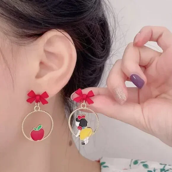 Disney Princess Snow White Cartoon FairyTale Fashion Jewelry Women's Earrings - Picture 2 of 2